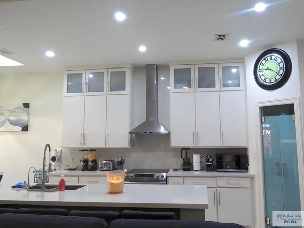 5446 Barbwire Ln, Brownsville, TX 78526