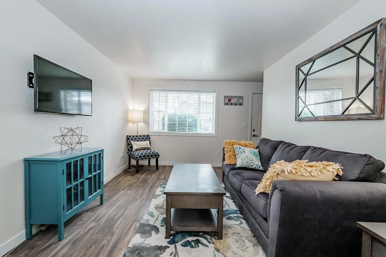 Evergreen Townhouses — Photo 1