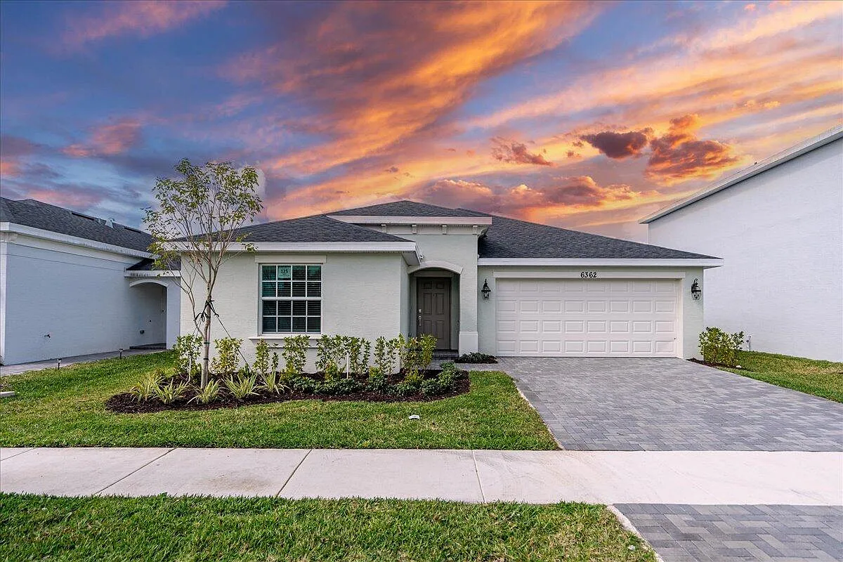 4 bed, 2.0 bath, 2474 sqft, $3,000 — Photo 1
