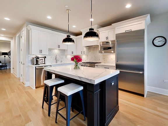 3rd image of 514 Hillgrove Ave #303