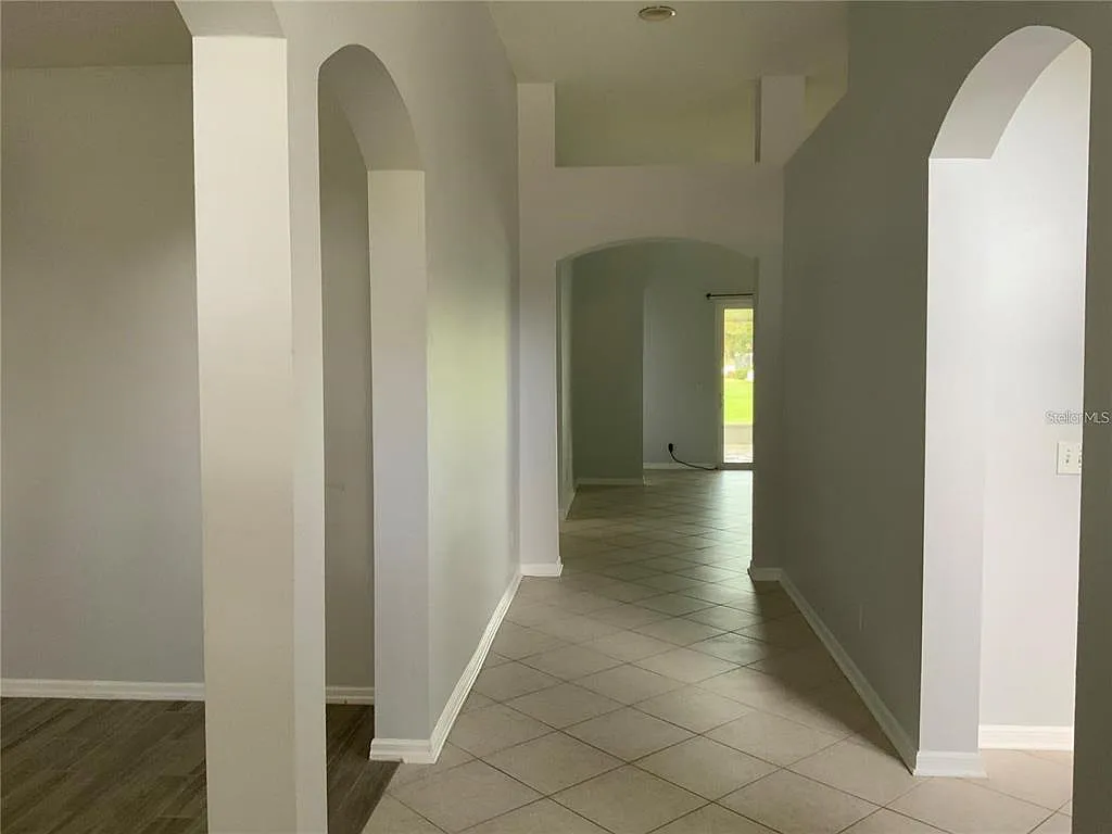 Building Photo - 9503 Laurel Ledge Dr