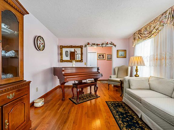 5th image of 150 Joy Dr