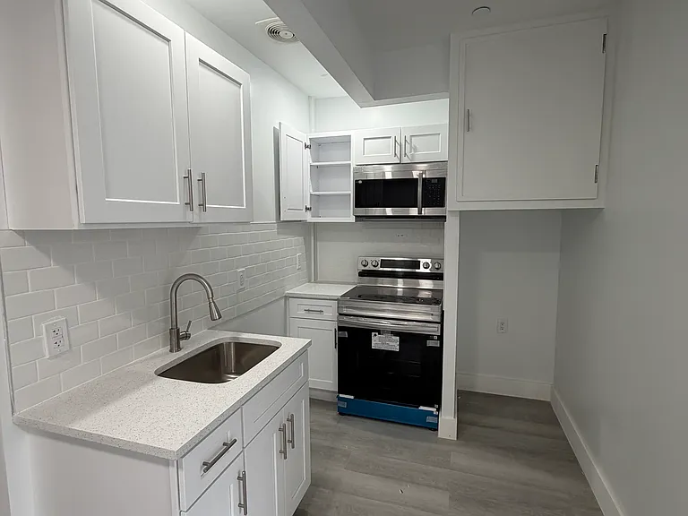 1641 Undercliff Ave #5D — Photo 1