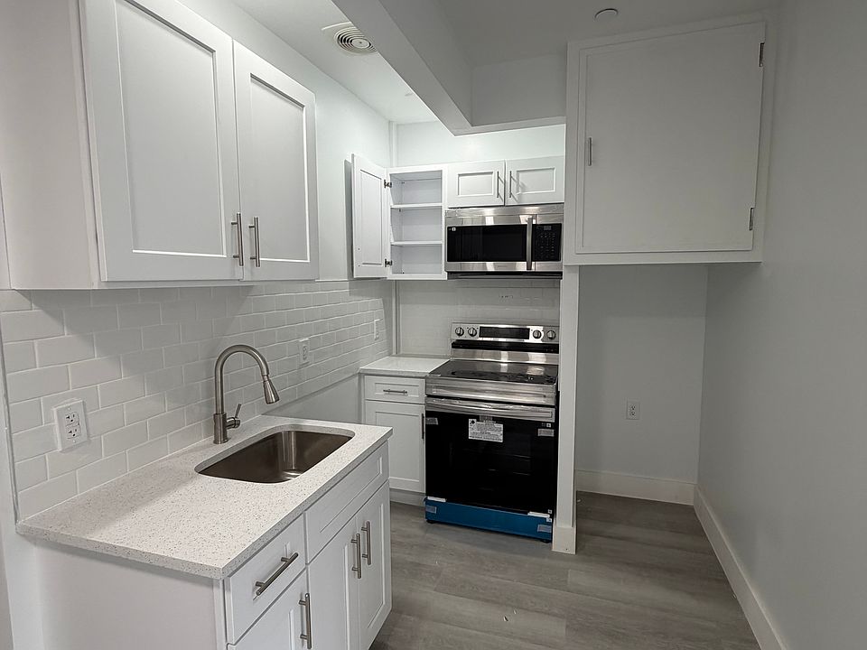 1st image of 1641 Undercliff Ave #5D