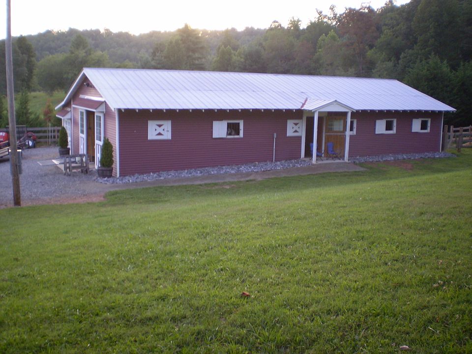 9 Stall Modern Day Stables