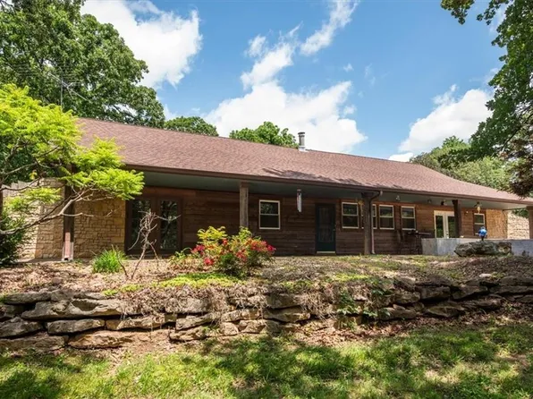 12251 214th St, Linwood, KS 66052