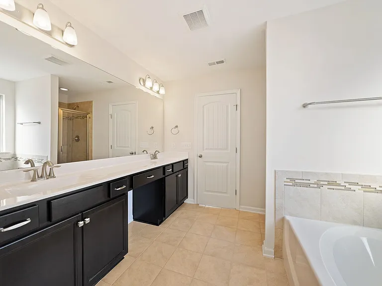 1404 San Antonio Blvd — Photo 9
