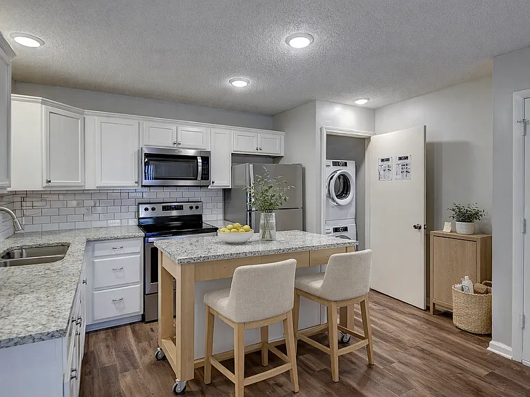 2114 Swift Ave — Photo 2