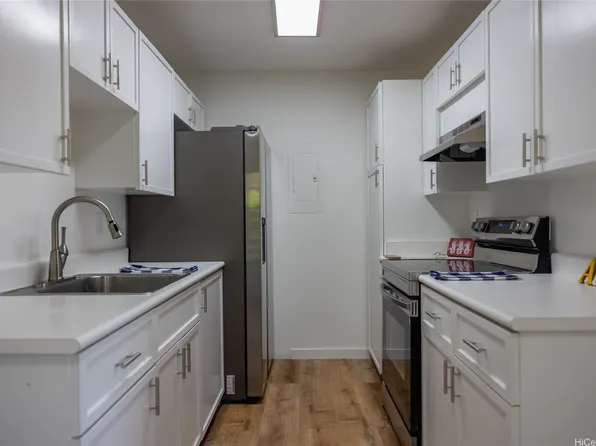 255 Mananai Pl #52-T, Honolulu, HI 96818