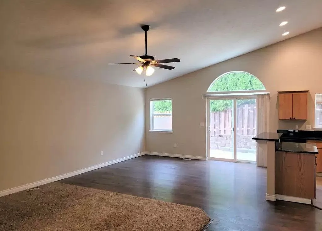 4 bed, 2.0 bath, 1650 sqft, $2,800 — Photo 2