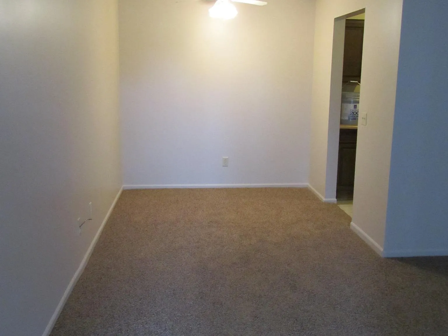 1023 W Elm Ter — Photo 3