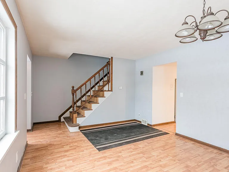 120 Weston Rd — Photo 7