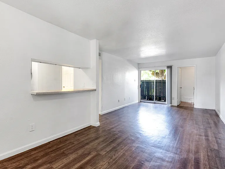 Villa Nueva Apartments — Photo 64