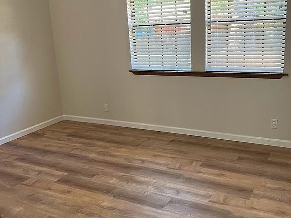 Living room with Skylights above