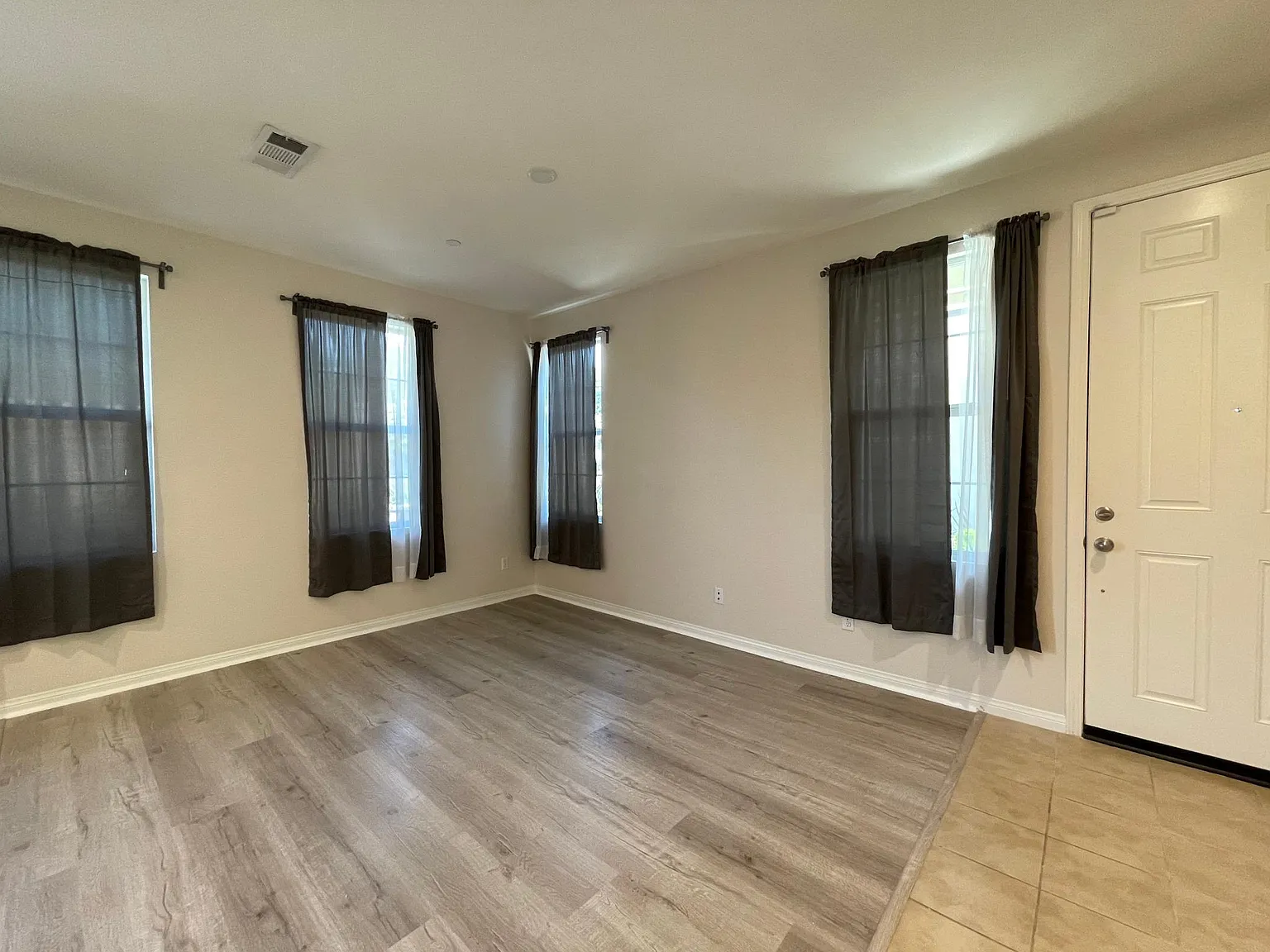3 bed, 2.5 bath, 1642 sqft, $2,895 — Photo 4