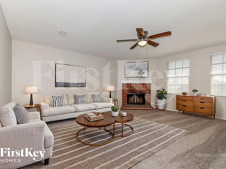 609 Rosemary Dr — Photo 4