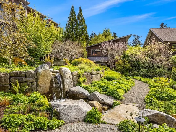 998 Vineyard Lane #J201, Bainbridge Island, WA 98110