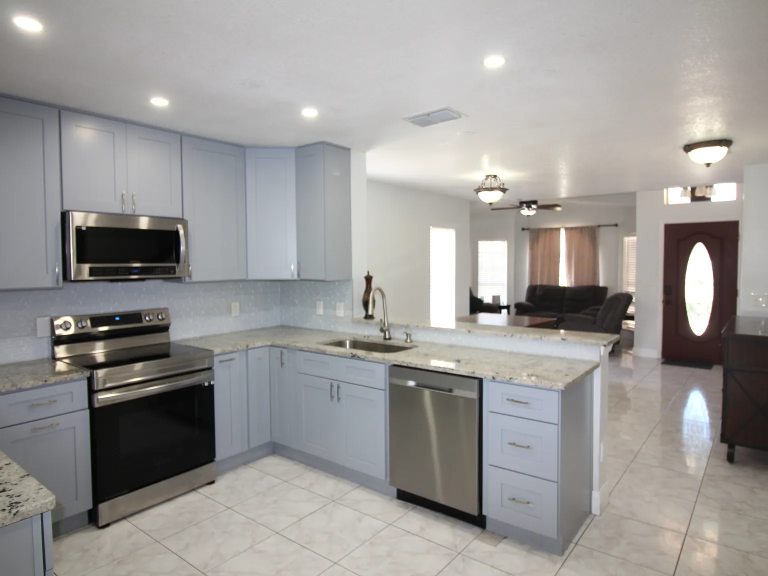 5 bed, 2068 sqft, $3,500 — Photo 3