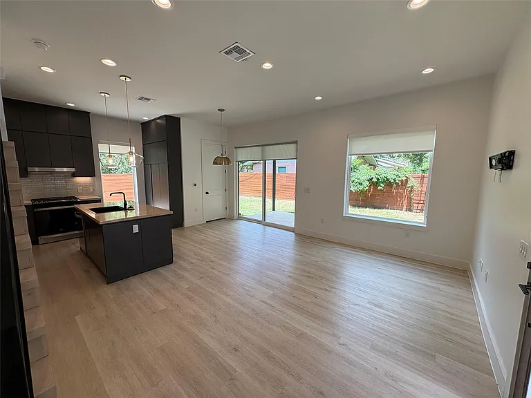 1800 Crown Dr #2 — Photo 6