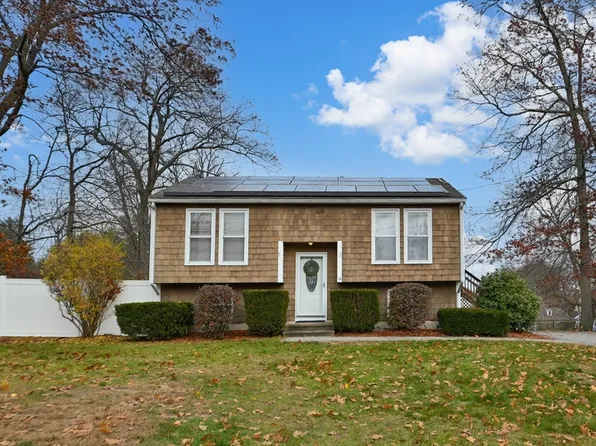 14 Malvern Ave, Tyngsboro, MA 01879