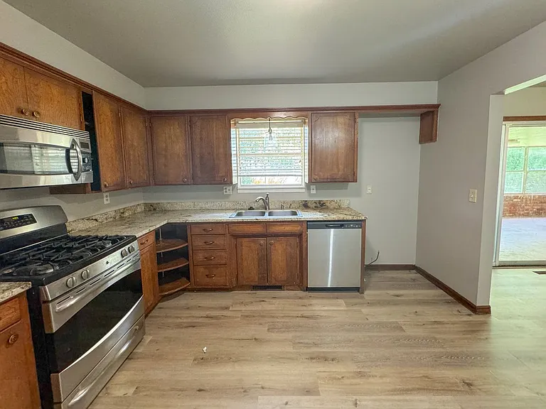 345 Travis Cir — Photo 19