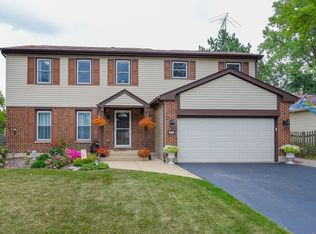 381 Shelburne Dr, Carol Stream, IL 60188