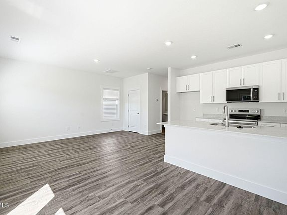 4th image of 1138 Wenna Way