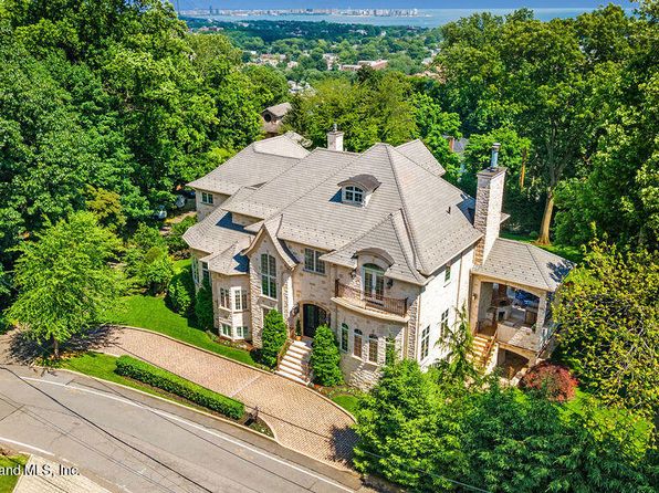 221 Douglas Rd, Staten Island, NY 10304