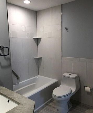 3rd image of 5846 Mirror Lakes Blvd