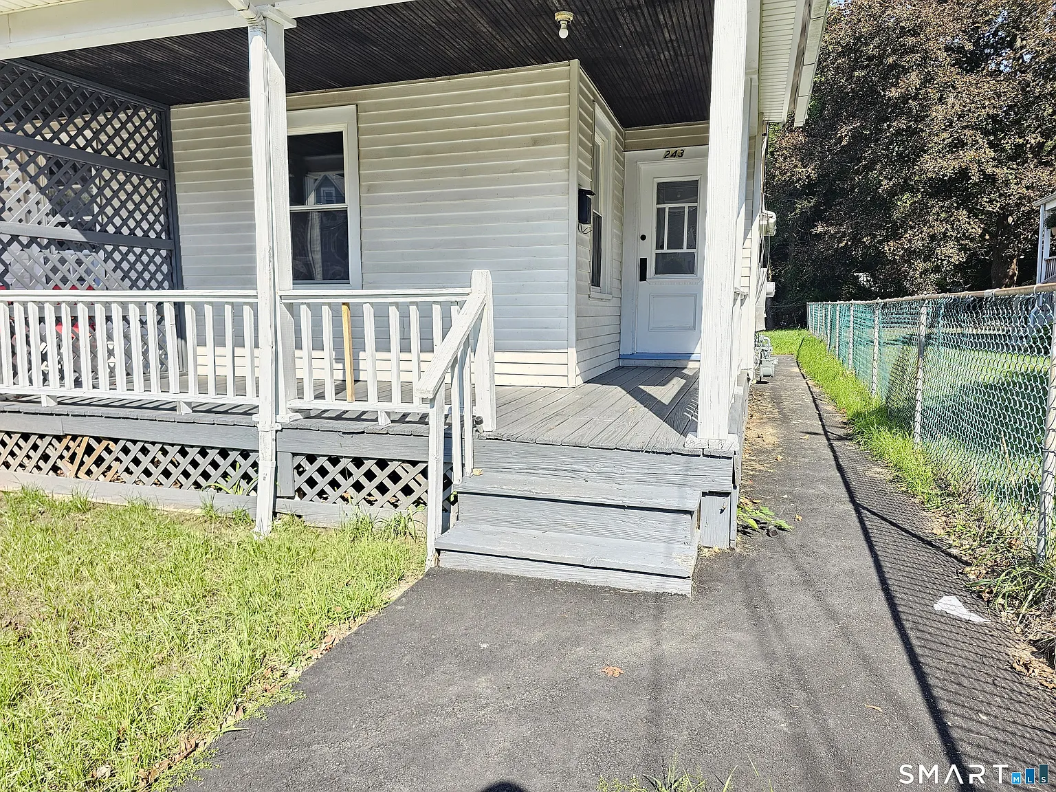 3 bed, 1.5 bath, 2716 sqft, $2,300 — Photo 3