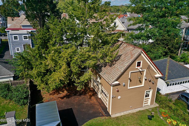 5th image of 1043 Ardsley Road