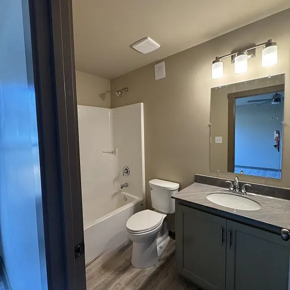 118 Dobbins Cir — Photo 9