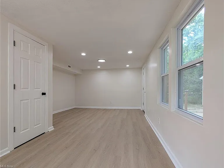14817 Naples Ave — Photo 7