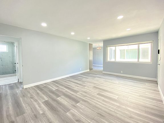 2nd image of 625 E Verdugo Ave