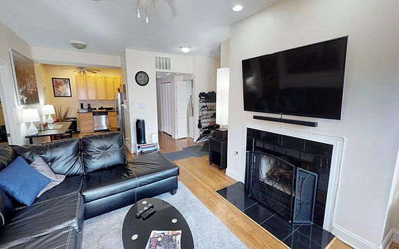 2nd image of 826 W Sunnyside Ave APT 2
