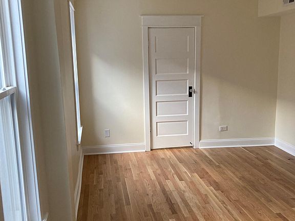 3rd image of 2044 W Cuyler Ave #1