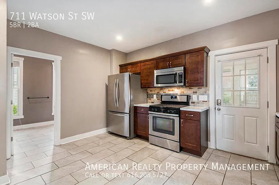 5 bed, 2006 sqft, $3,200 — Photo 4
