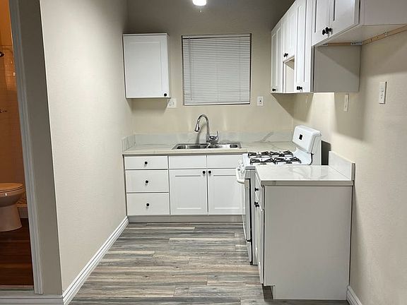 2nd image of 2045 Vineburn Ave