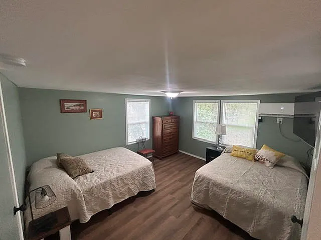 Back bedroom 2 double/full beds