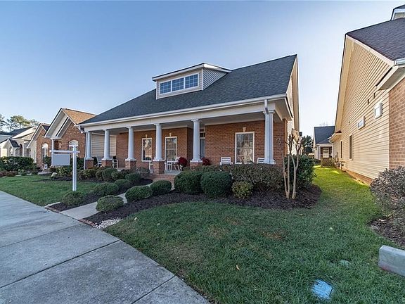 2nd image of 4425 Village Garden Cir