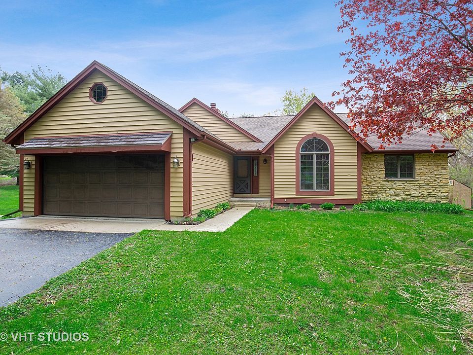 1st image of 8N248 Heatherfield Dr