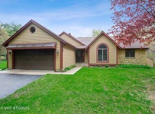 8N248 Heatherfield Dr, Elgin, IL 60124