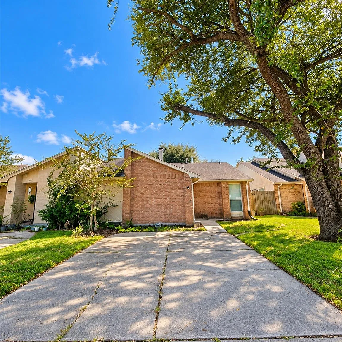 2 bed, 2.0 bath, 1141 sqft, $1,200 — Photo 1