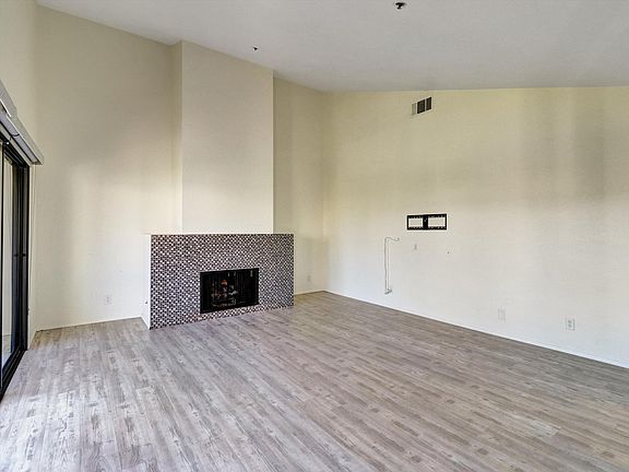 4th image of 426 W Village Sq