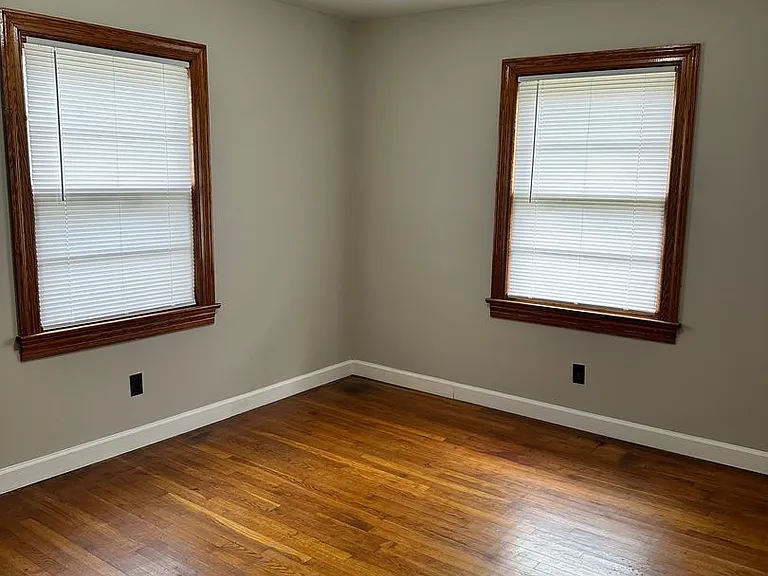 144 N Fairview Cir — Photo 17