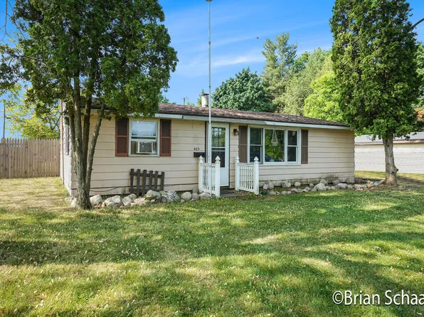 403 W Pine St, Edmore, MI 48829