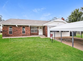 1001 NW 7th St, Moore, OK 73160