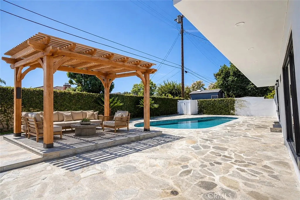 3 bed, 2000 sqft, $4,600 — Photo 3