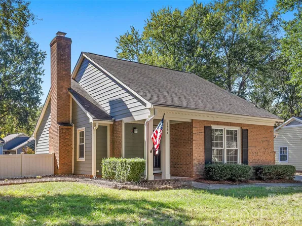 2434 Dryden Ln, Charlotte, NC 28210