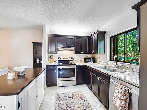 3rd image of 1444 Park Shore Cir APT 3